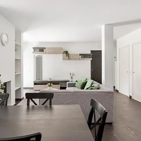 Joivy Splendid Sunhouse Wtih Patio 아파트 *